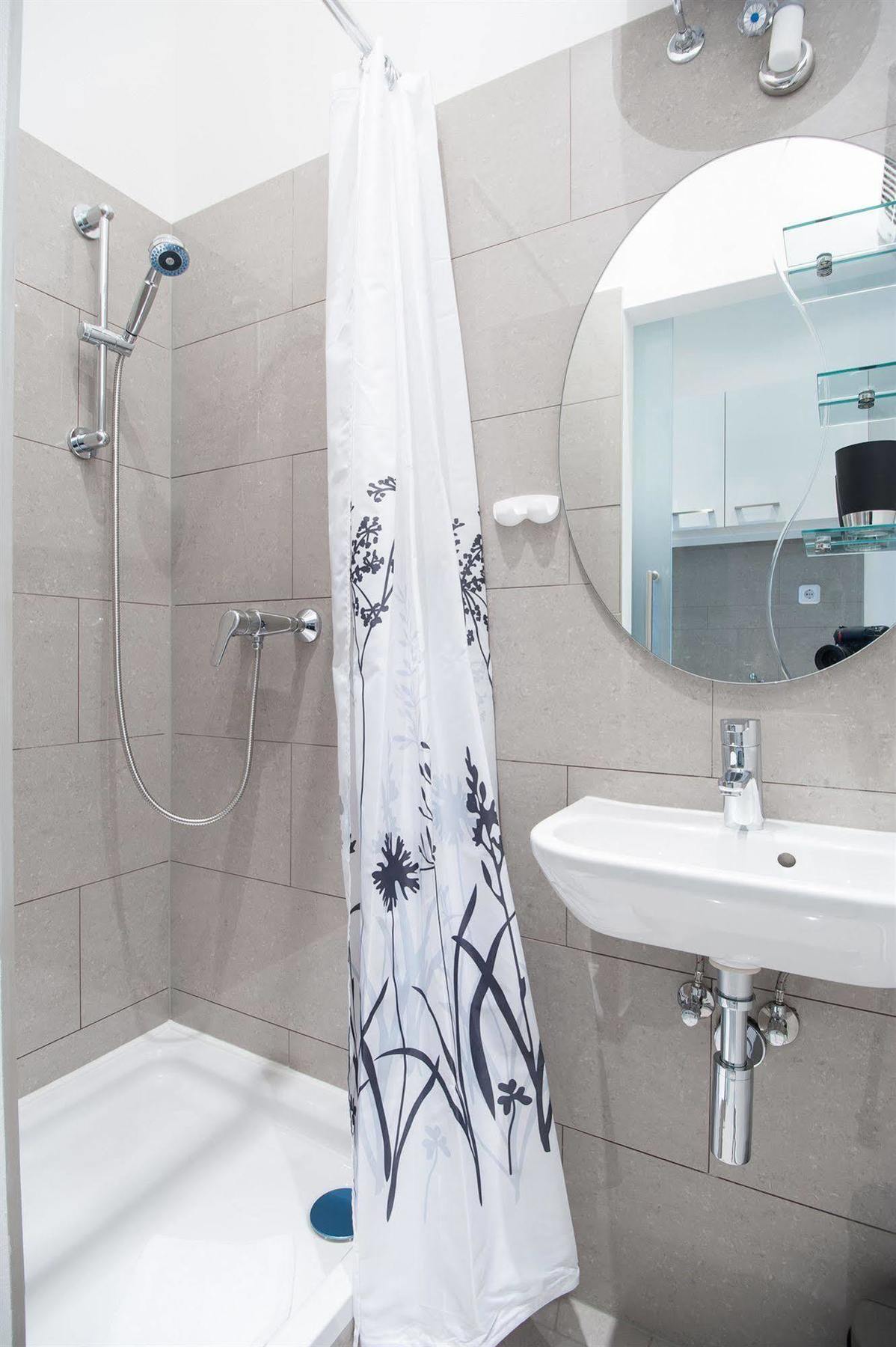 Royal Resort Apartments Westbahnhof Vienna Esterno foto